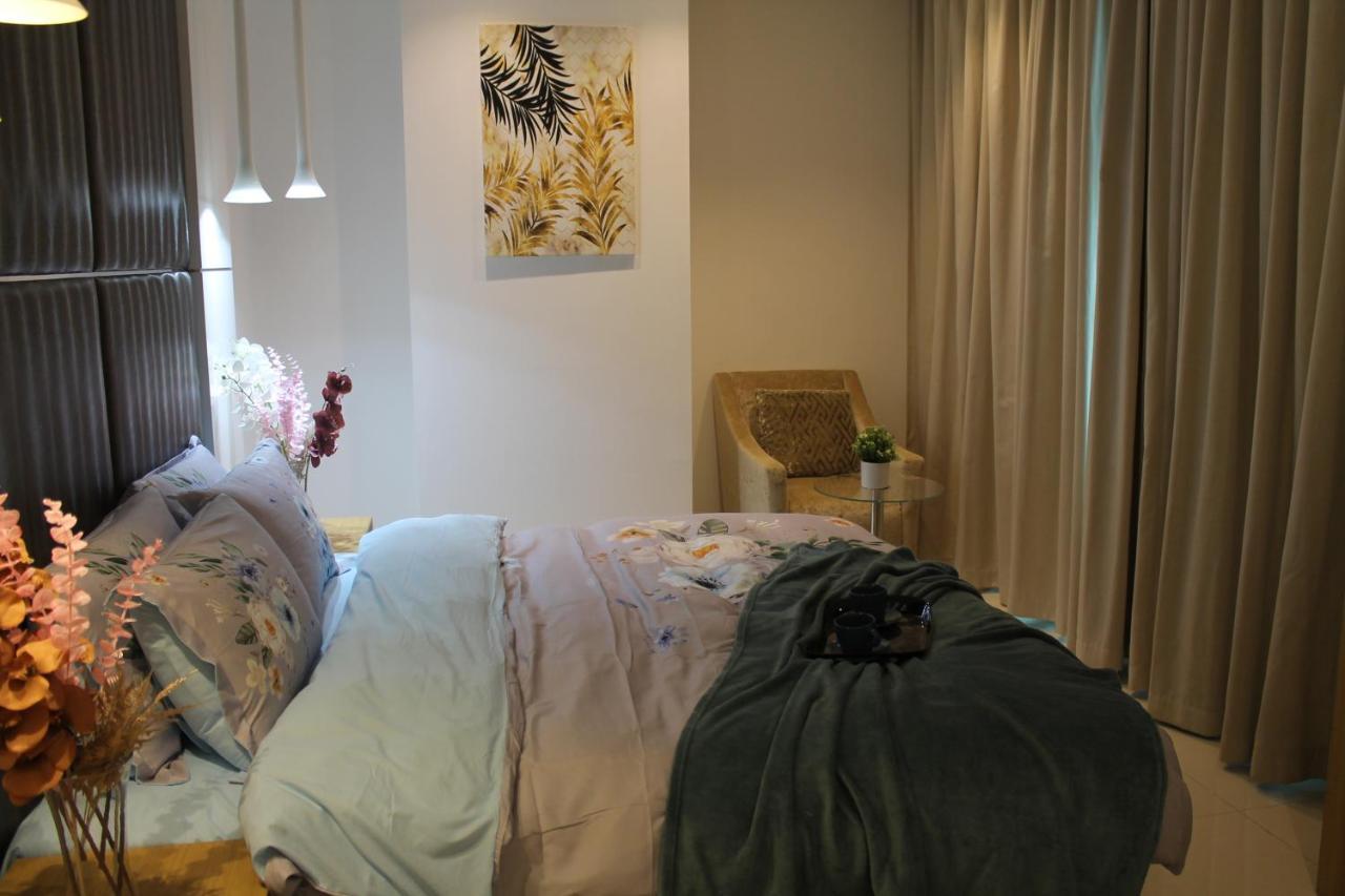 Spacious One Bedroom Close To Burj Khalifa, Mall In Business Bay شقة *